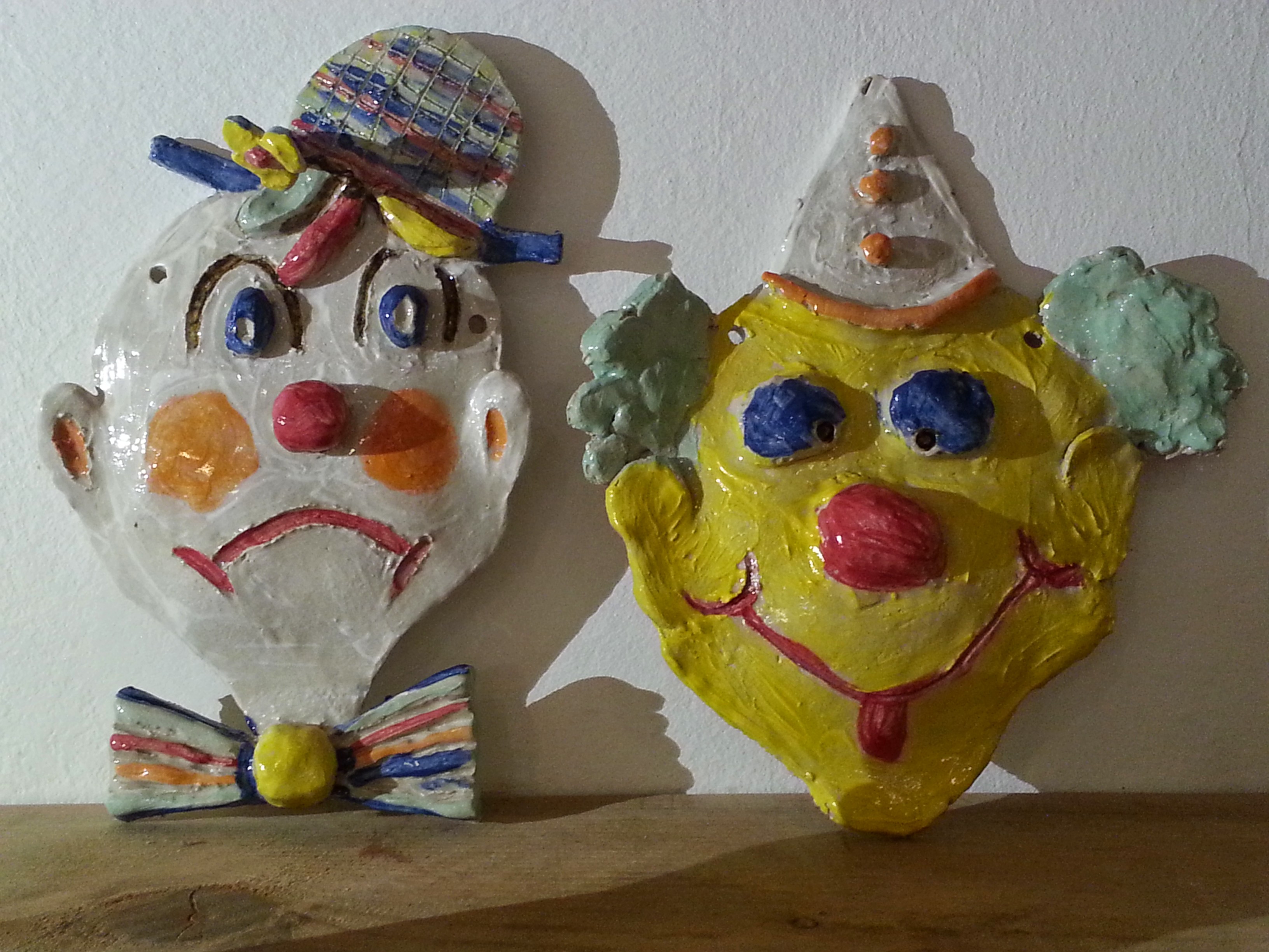 http://terres-etc.com/wp-content/uploads/2014/12/Poterie-enfants-Masques-de-clowns.jpg